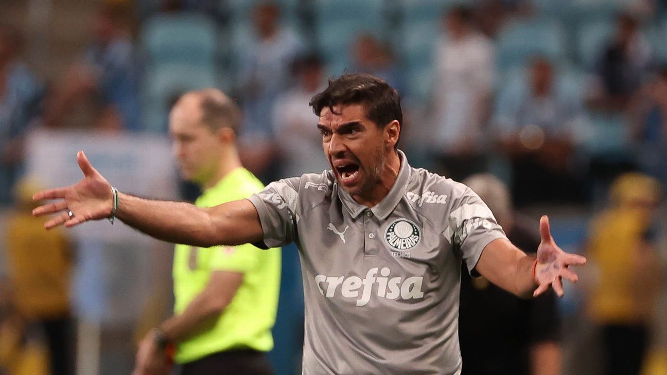 Árbitro relata reclamação de Abel Ferreira em súmula; técnico do Palmeiras  diz que vai colocar algemas