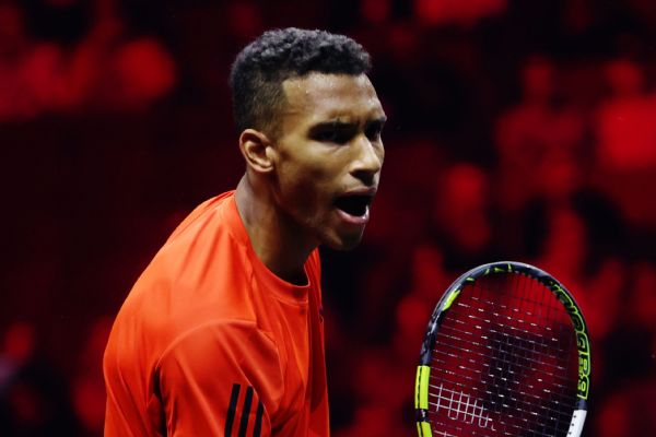 Auger-Aliassime advances to quarters in Japan