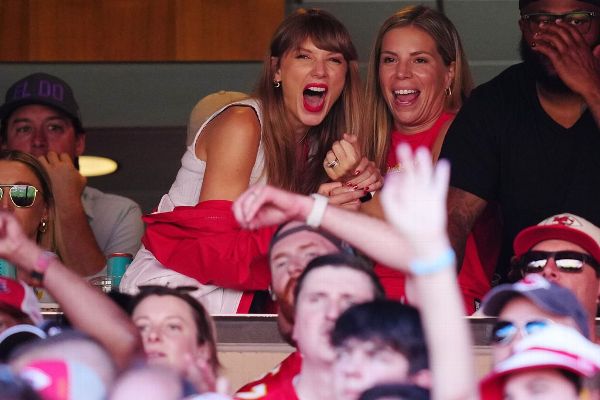 Love Story? Taylor Swift at Chiefs on Kelce invite