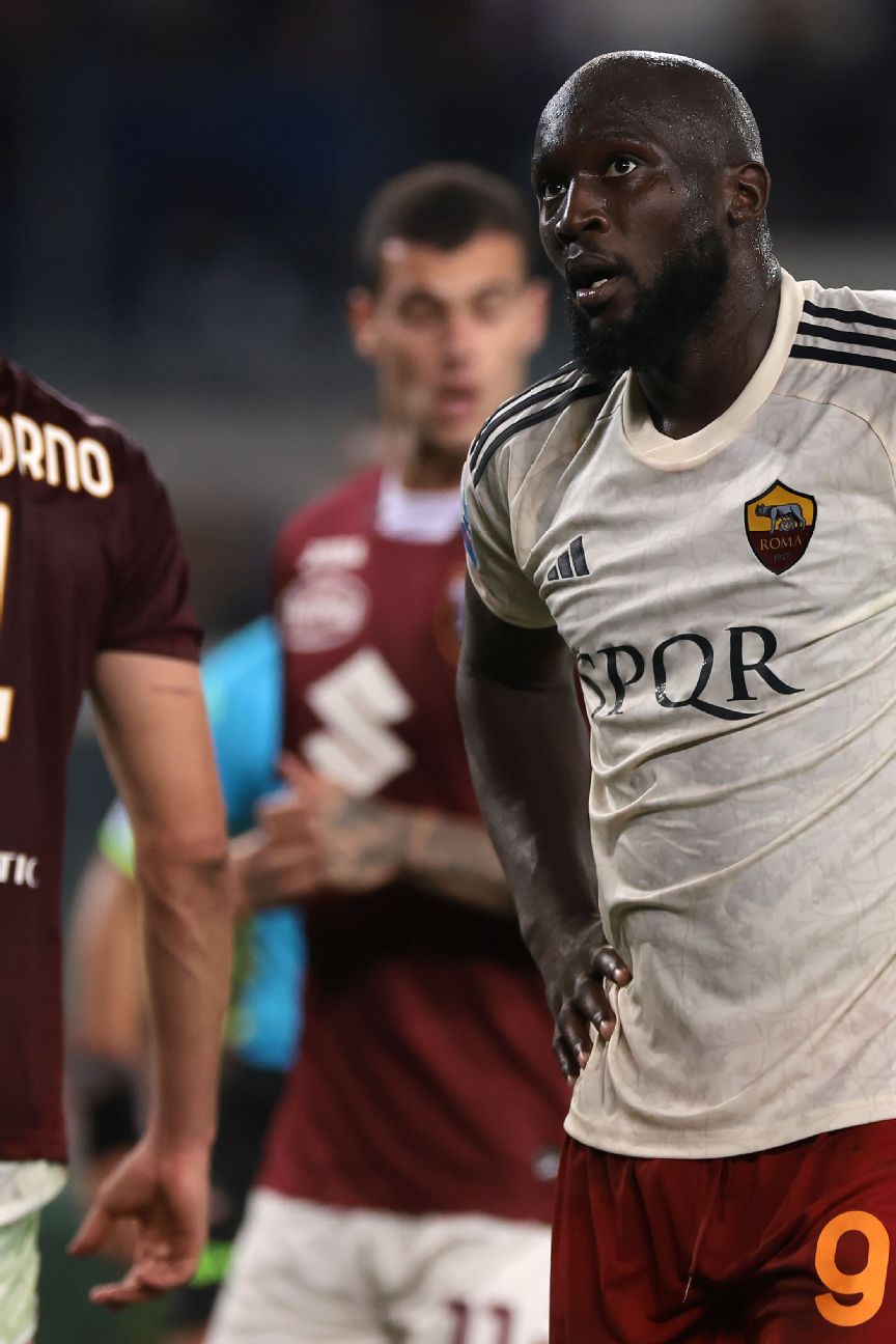 Torino, Italy. 24th Sep, 2023. Romelu Lukaku of As Roma celebrates after  scoring his team's first goal during the Serie A match beetween Torino Fc  and As Roma at Stadio Olimpico on