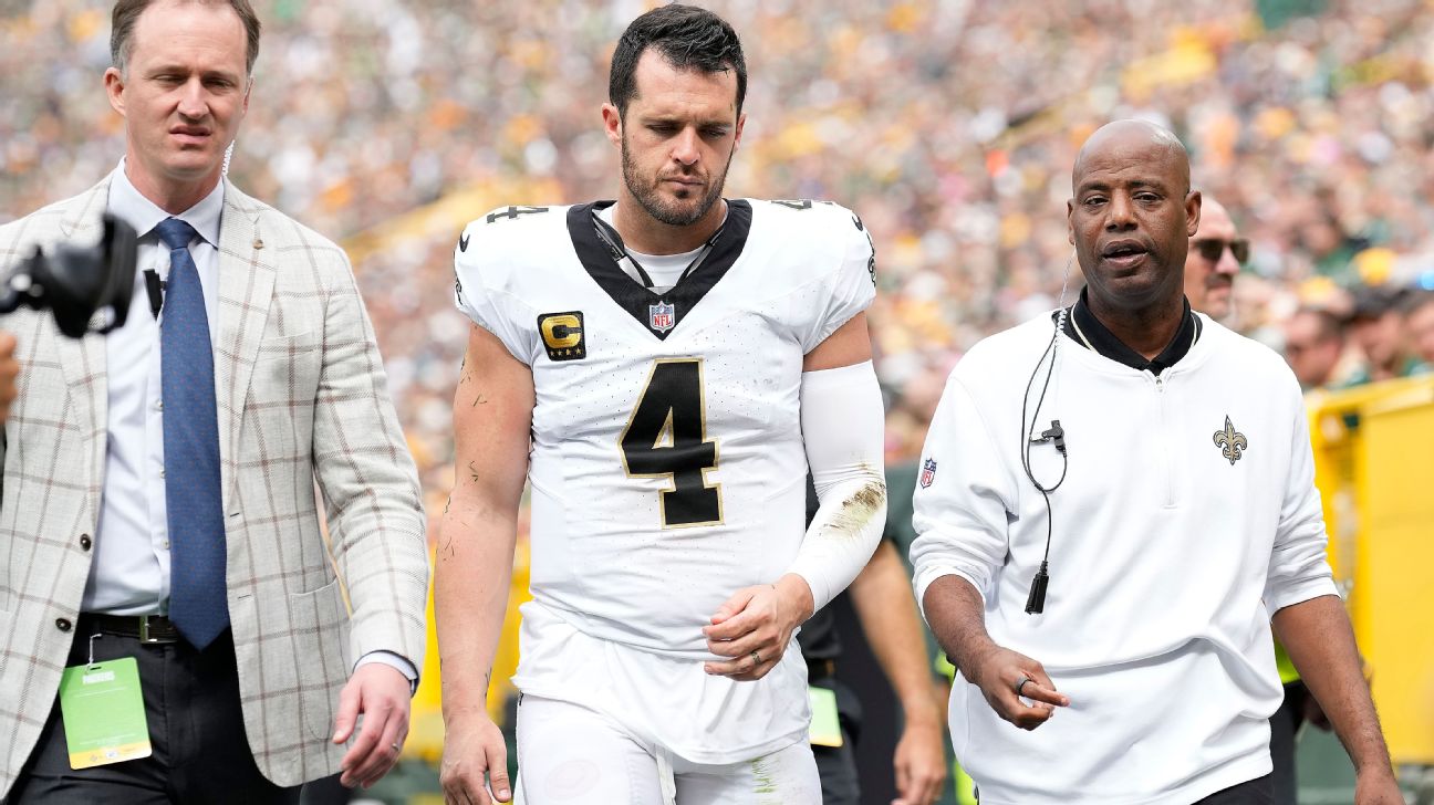 Saints' Derek Carr getting evaluated for shoulder injury after loss to  Packers