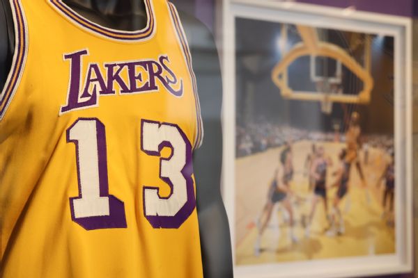 Wilt’s ’72 Finals jersey sells at auction for $4.9M