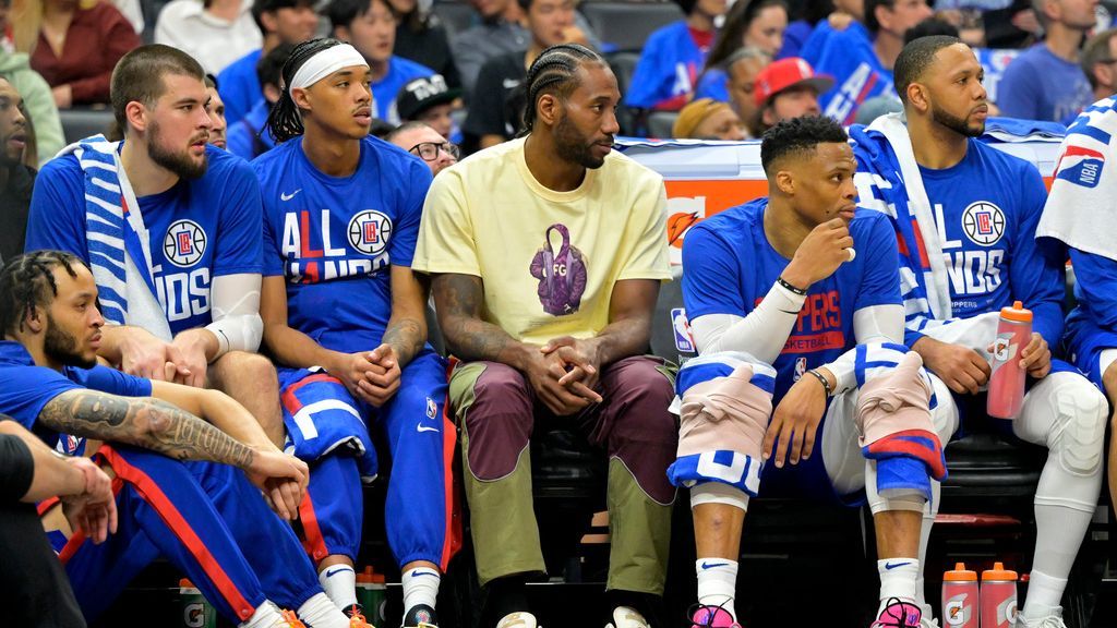 Clippers' Paul George out weeks after suffering brutal knee injury