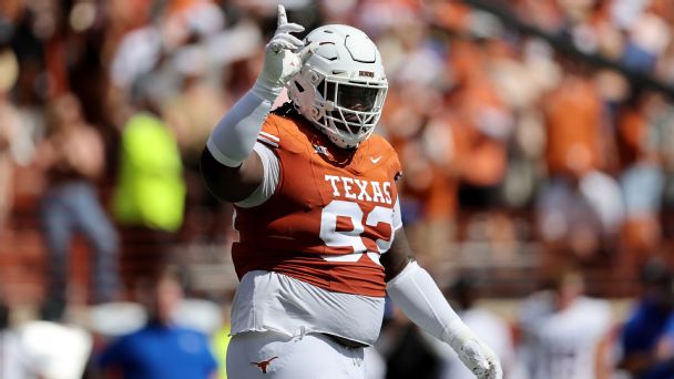The larger-than-life game, personality (and chain) of Texas’ T’Vondre Sweat www.espn.com – TOP
