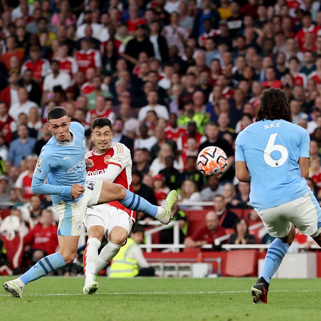 Substitute Martinelli fires Arsenal to late win over Man City