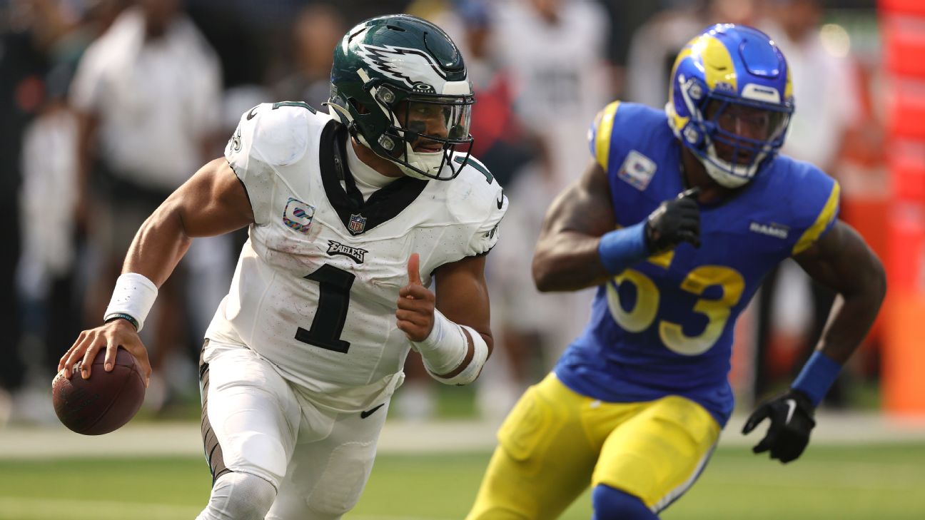 Hurts throws for 319 yards, Elliott's 54-yarder lifts 4-0 Eagles