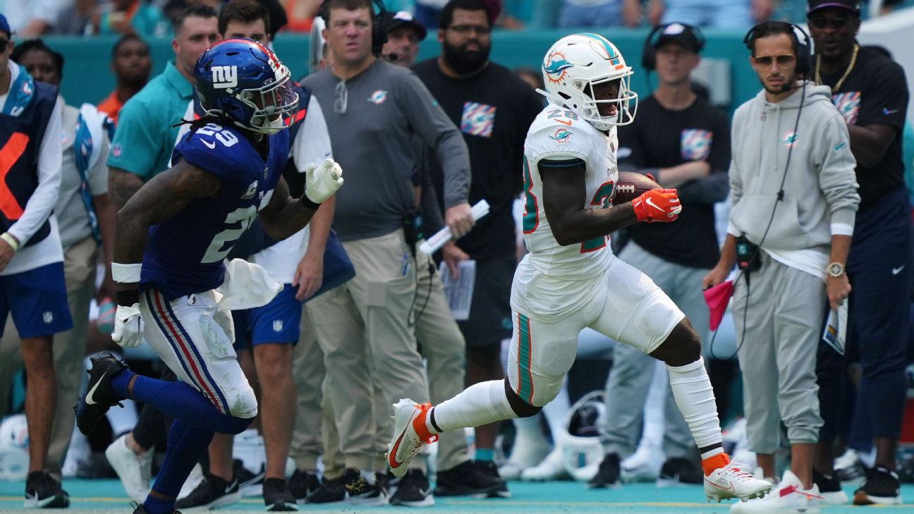 Dolphins' Hill, Waddle continue record-breaking pace