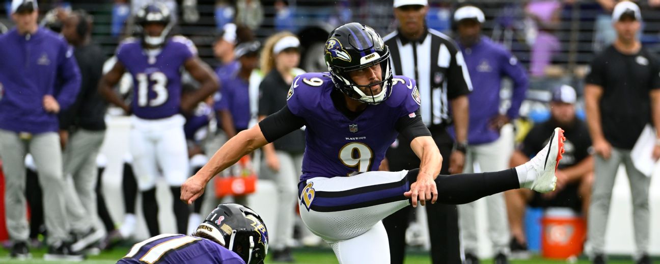 JACKSONVILLE, FL - NOVEMBER 06: Las Vegas Raiders place kicker Daniel  Carlson (2) kicks during the g