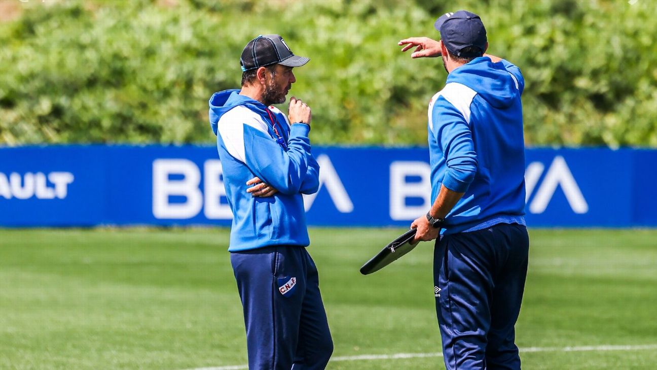 El 'Chino' Recoba es el nuevo entrenador del Nacional de Uruguay