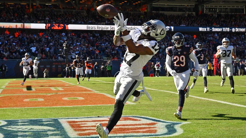 Davante Adams INSANE catch on deep ball sets the Raiders up to tie the game  