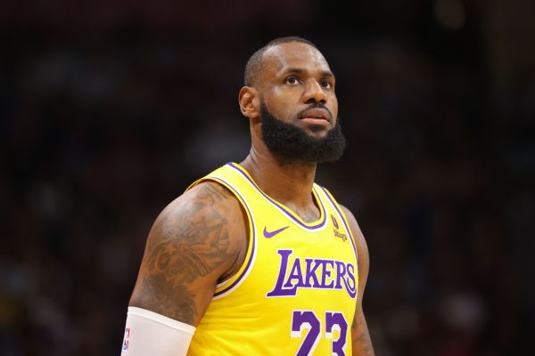LeBron logs 29 mins in loss, to follow Lakers’ lead www.espn.com – TOP