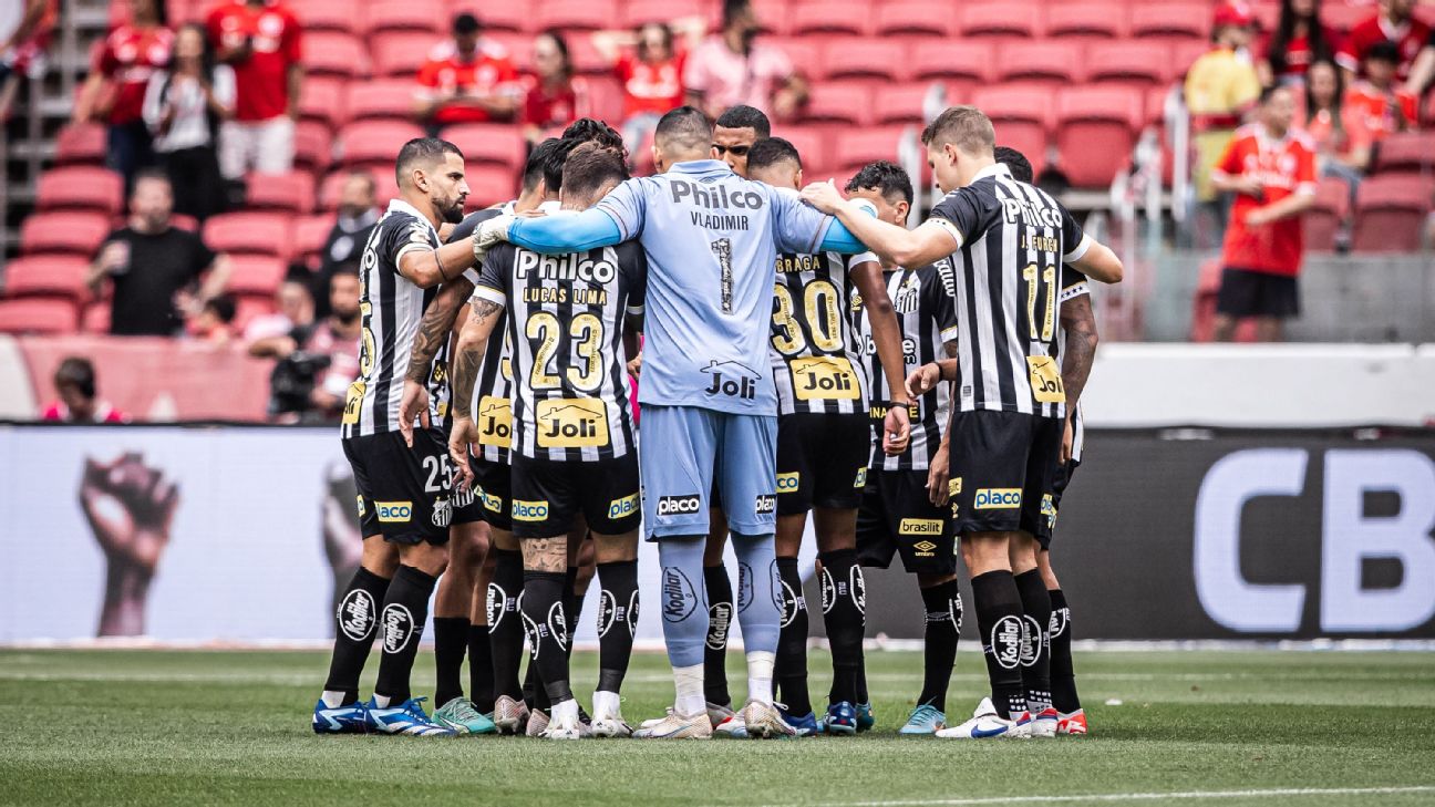 Foi rebaixado com o Santos e agora pode abandonar o clube para jogar no  Boca Juniors