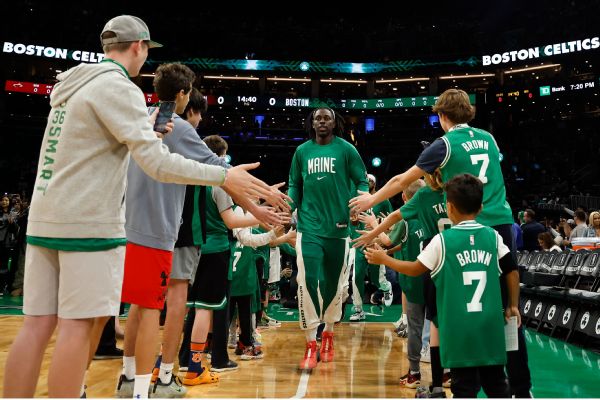 Celtics honor shooting victims with 'Maine' patch