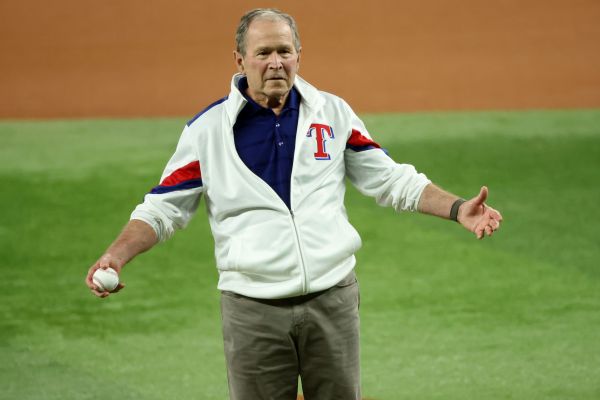 George W. Bush throws 1st pitch to Pudge at WS