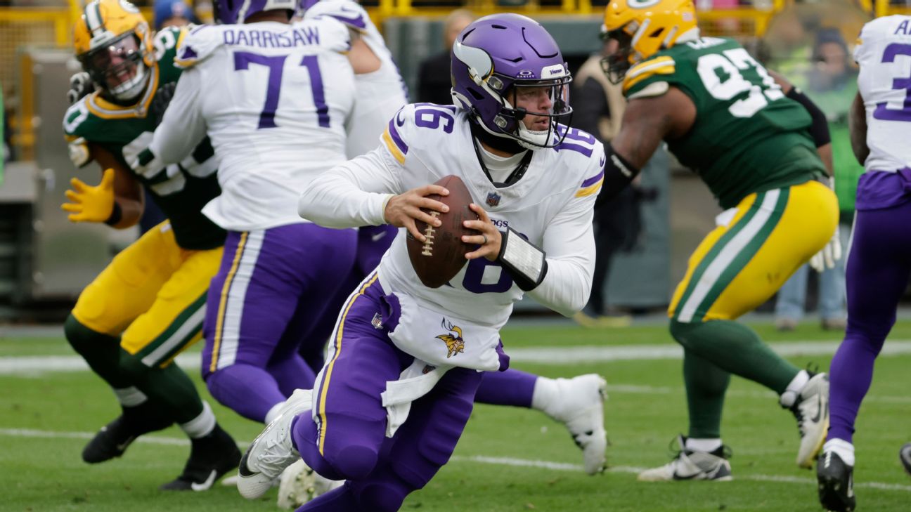 Citing turnovers, Vikes bench QB Mullens for Hall