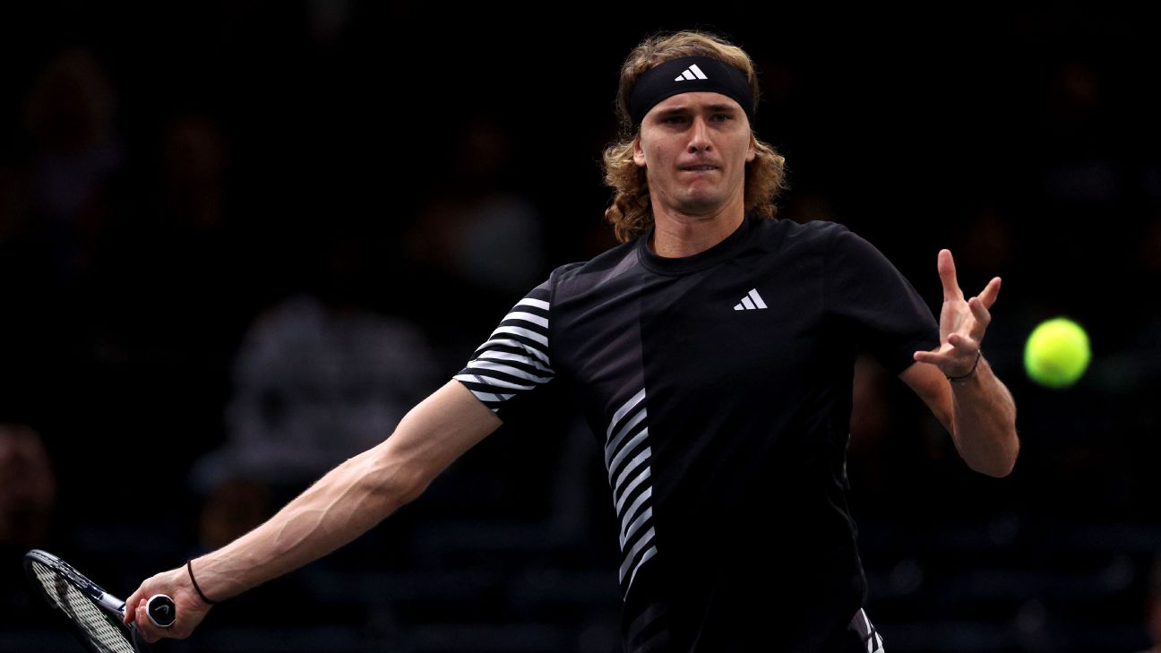 Zverev, Hurkacz both advance at Paris Masters