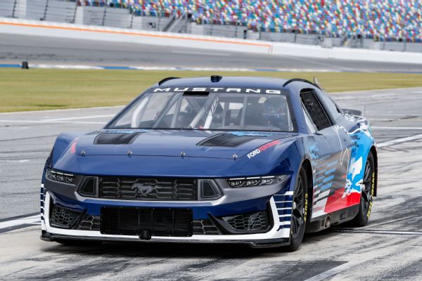 Ford to use Mustang Dark Horse in NASCAR in '24