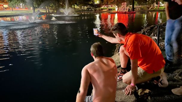 The late-night dive to rescue the Bedlam goalposts after Oklahoma State’s historic win www.espn.com – TOP