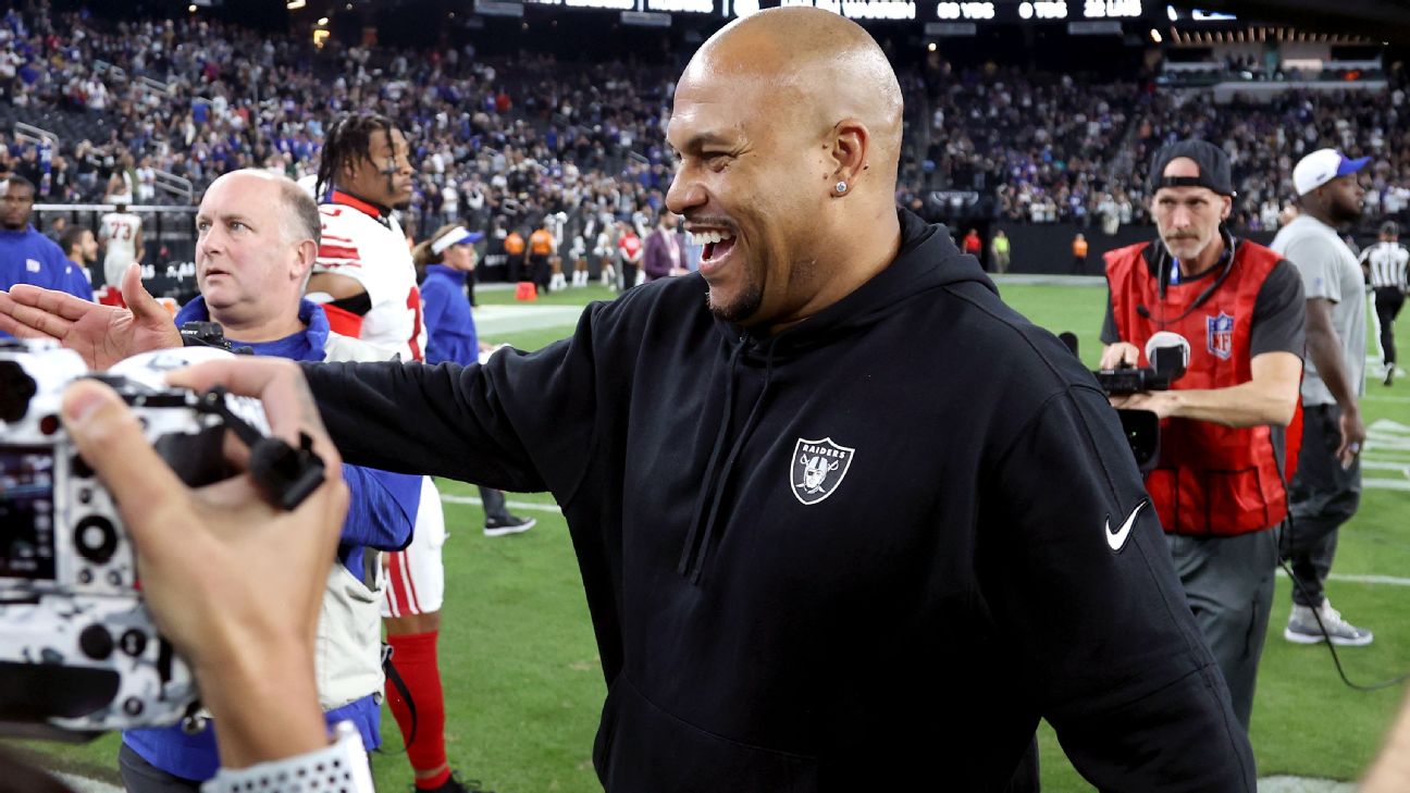 Maxx Crosby's Raiders smoking cigars after 30-6 win vs Giants has