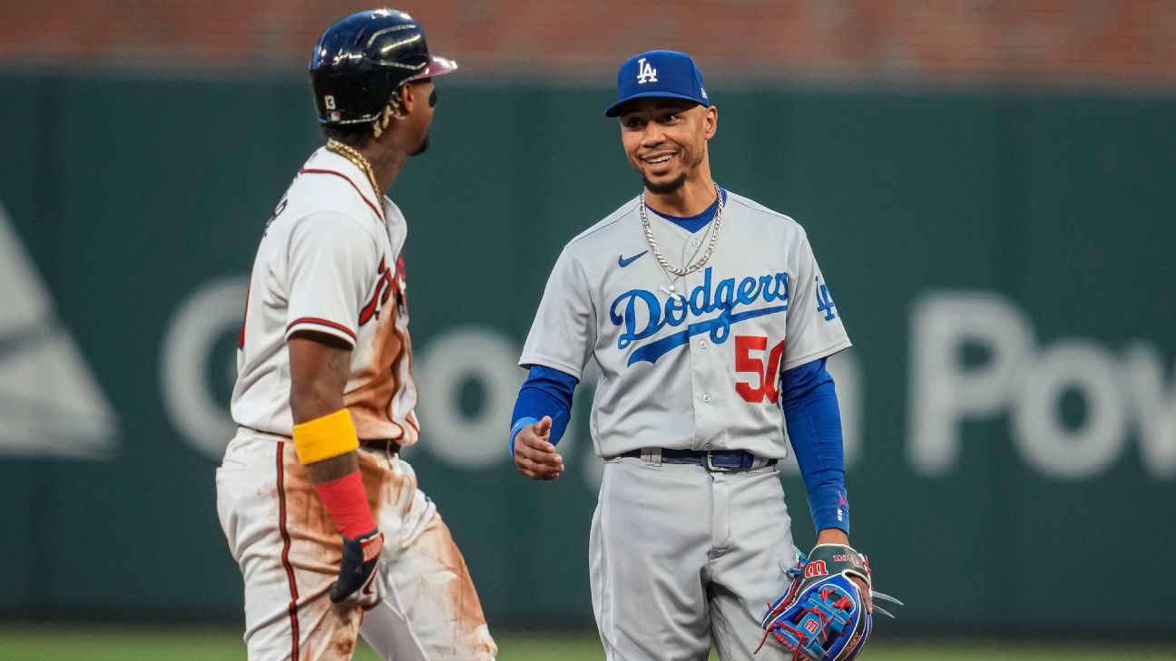 San Francisco Giants Shortstop Brandon Crawford Wins Gold Glove Award ...