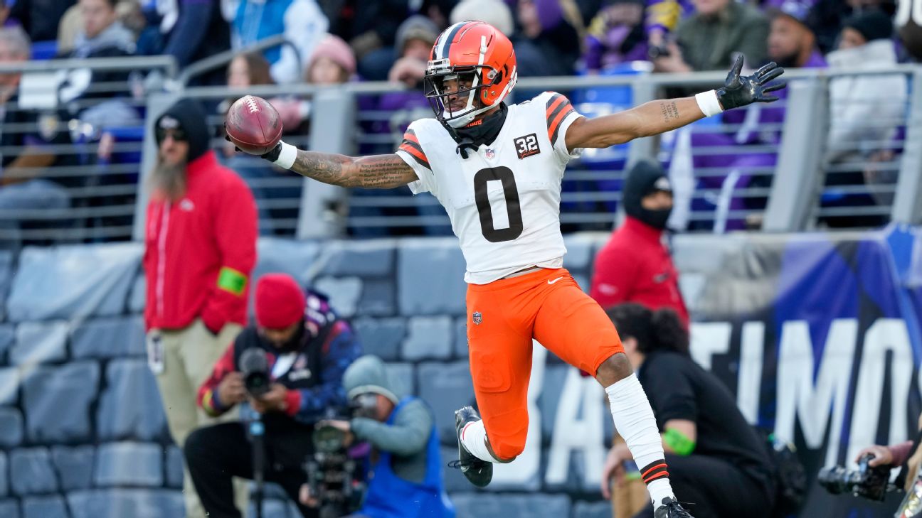 <a href="https://www.espn.com/nfl/story/_/id/46537402/sources-jaguars-acquire-newsome-ship-campbell-browns" target="_blank">Sources: Jags get Newsome, Campbell to Browns</a>