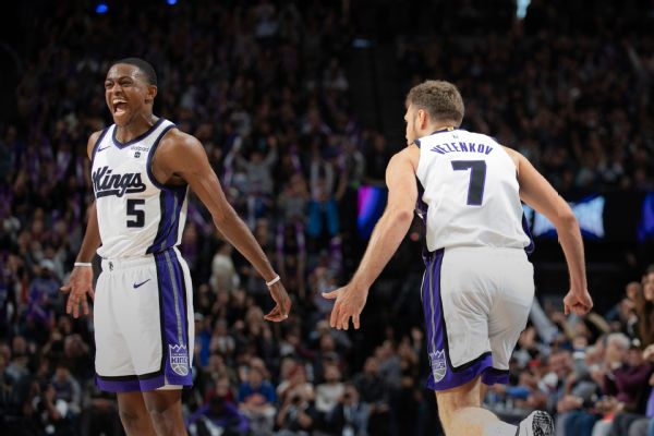 Fox leads Kings to victory with 28 points in return www.espn.com – TOP