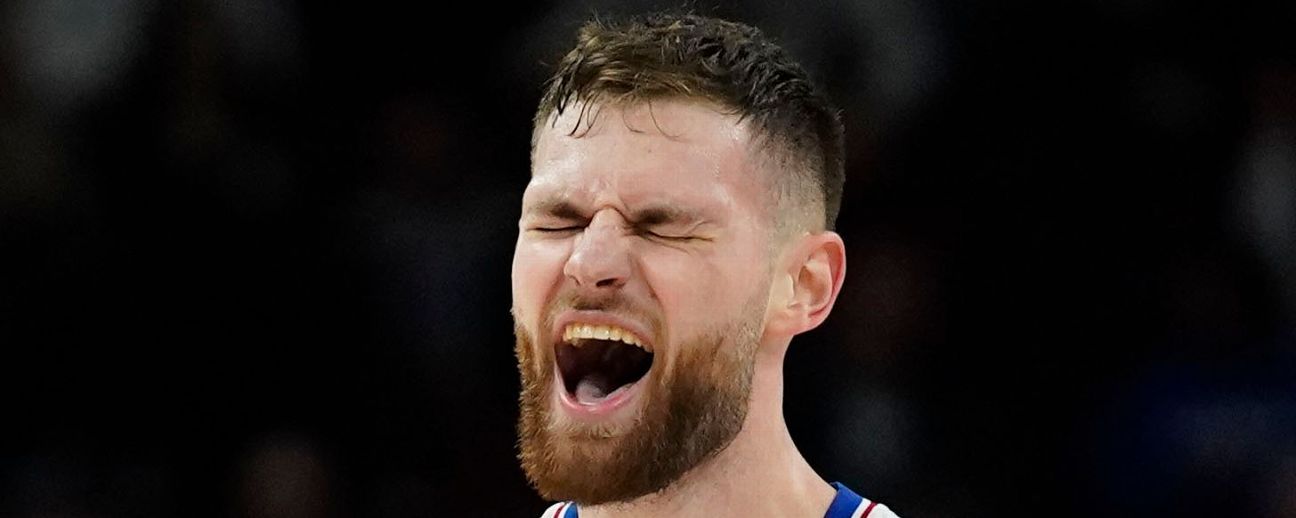 Dickinson's 27-21 effort helps Kansas escape UK