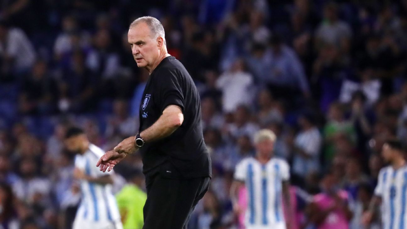 Uruguay confirma a Bielsa para dirigir a la selección hasta el