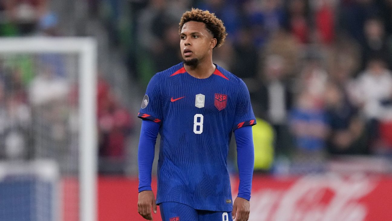 McKennie leaves USMNT camp with knee injury