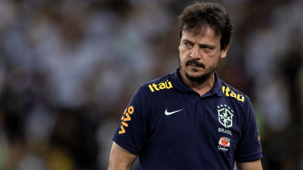 Sob gritos de 'olé', Brasil perde para o Uruguai e sofre 1ª derrota com  Diniz