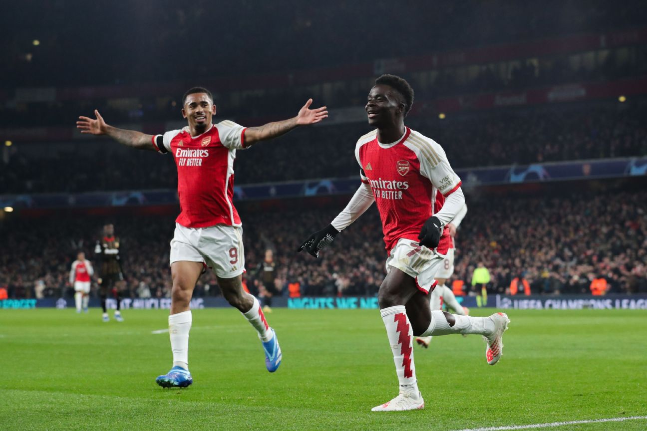 Arsenal crush Lens 6-0 to reach Champions League last 16