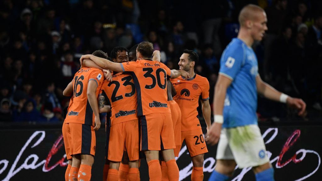 Inter trounce holders Napoli to take over 1st