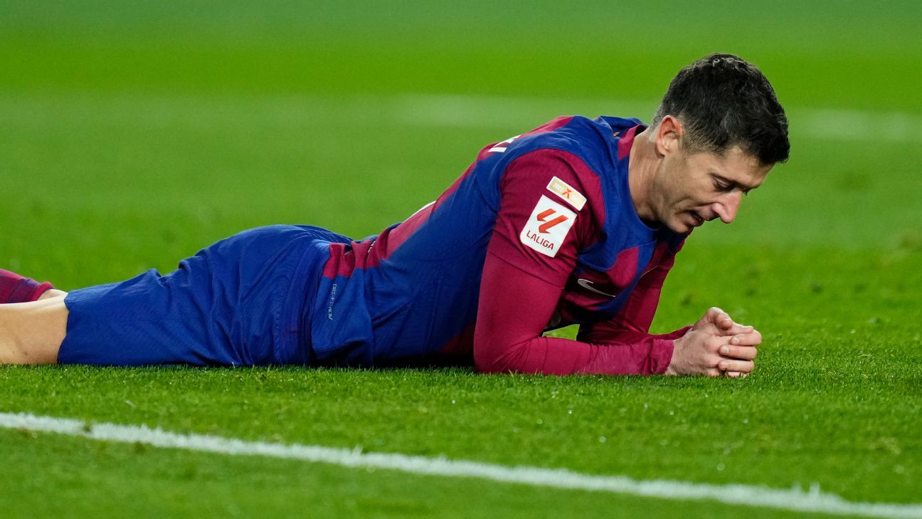 With his form at a low, how do Barcelona solve their Lewandowski problem?