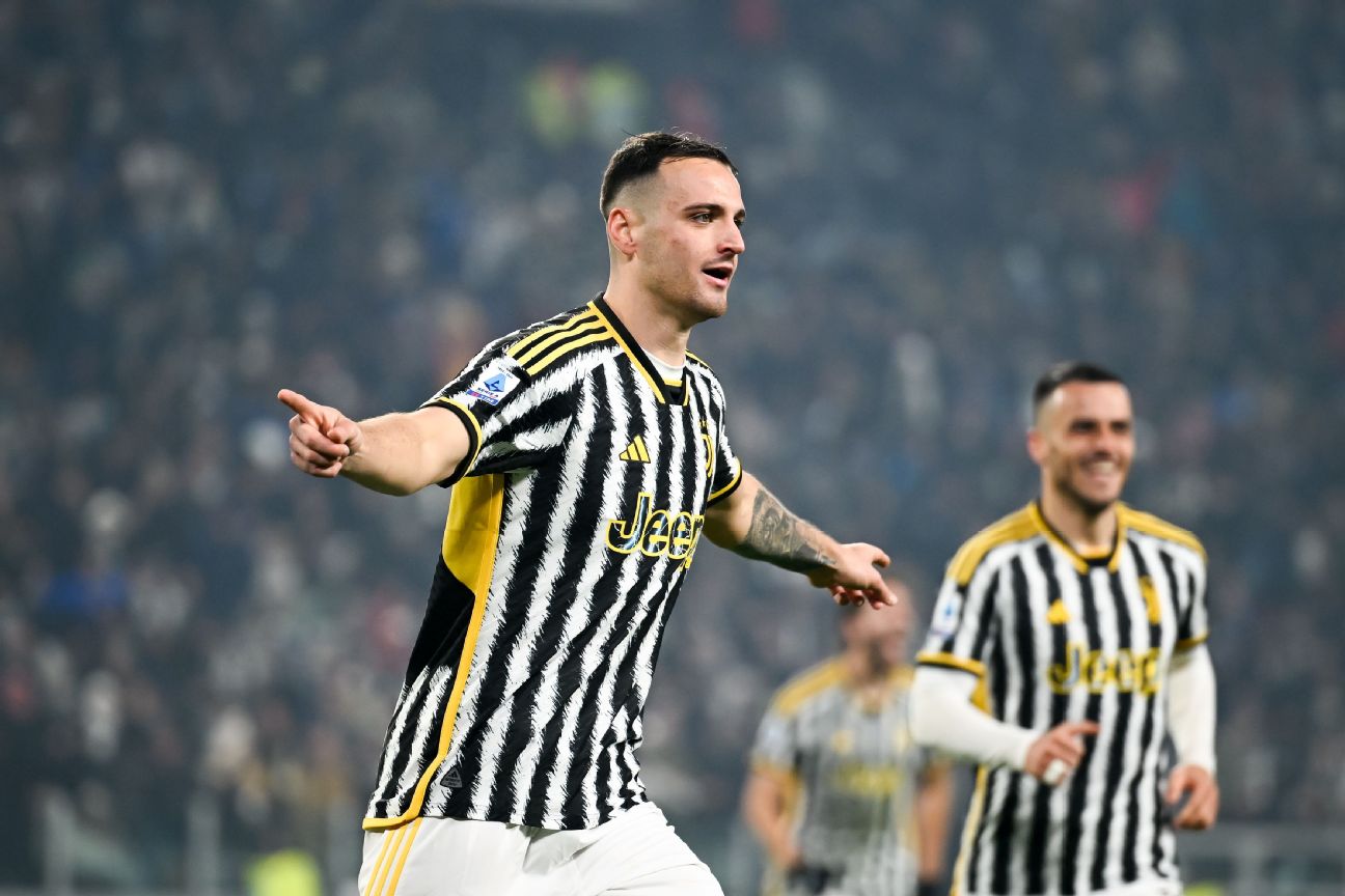 Juventus back on top after clinical win against wasteful Napoli