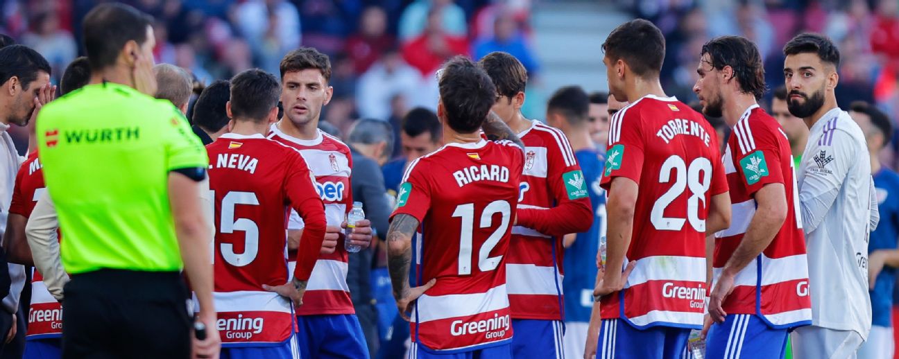 Torcida atira granada em campo no Irã