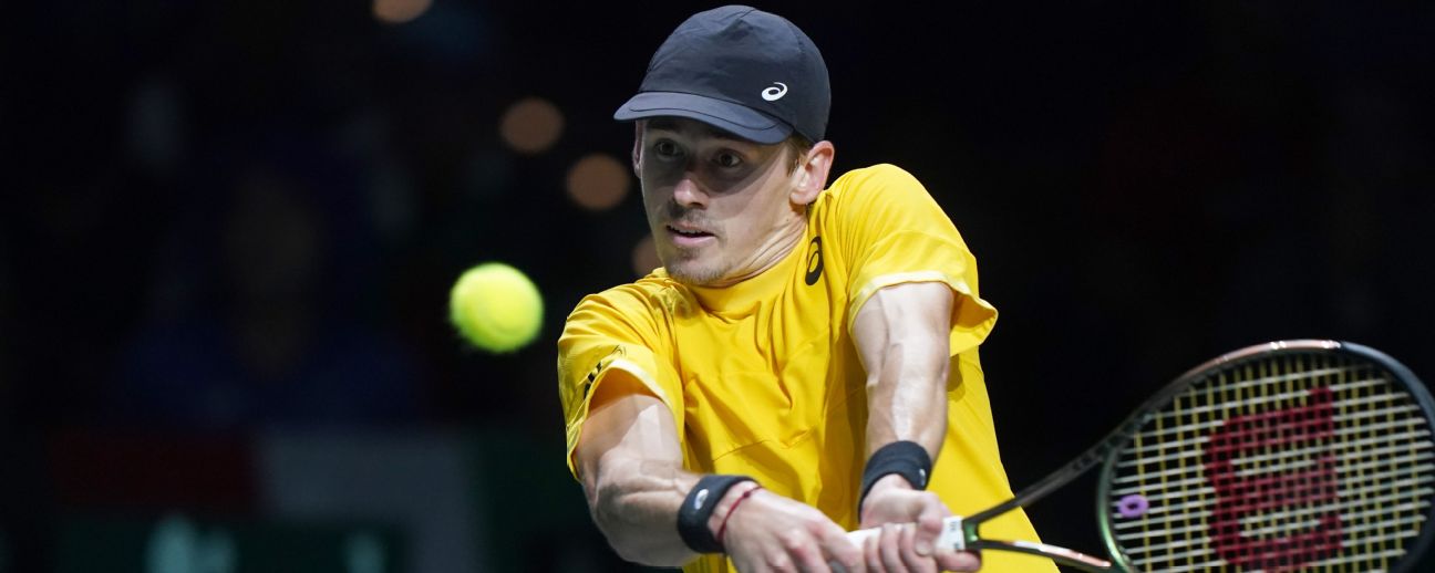 AO Day 2: Hunter storms into second round