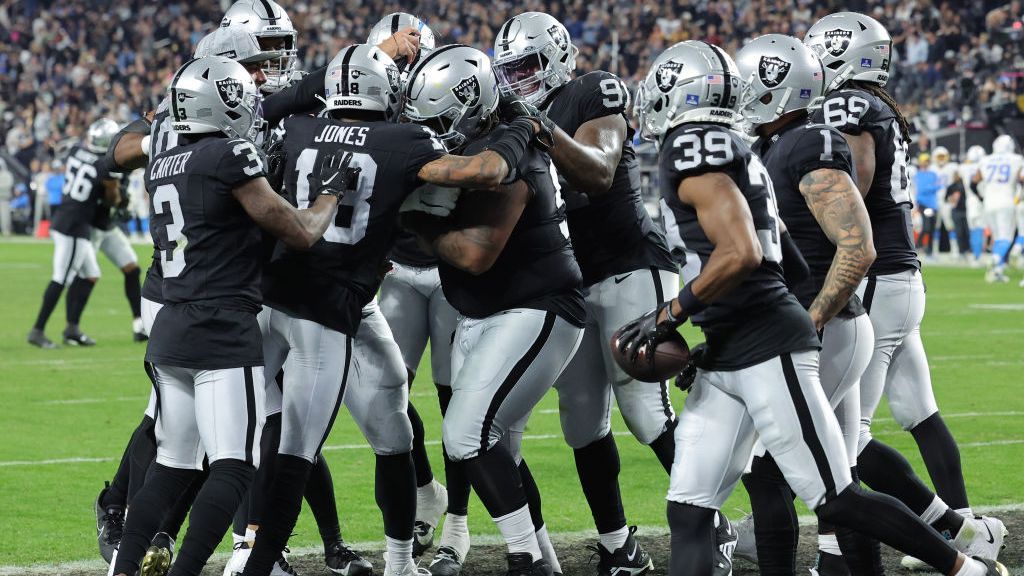 Raiders conseguem massacre histórico na abertura da Semana 15 da NFL