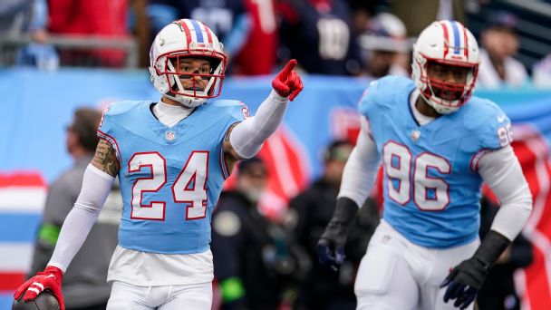 Titans' Molden returns pick 44 yards for a TD after a Texans miscue