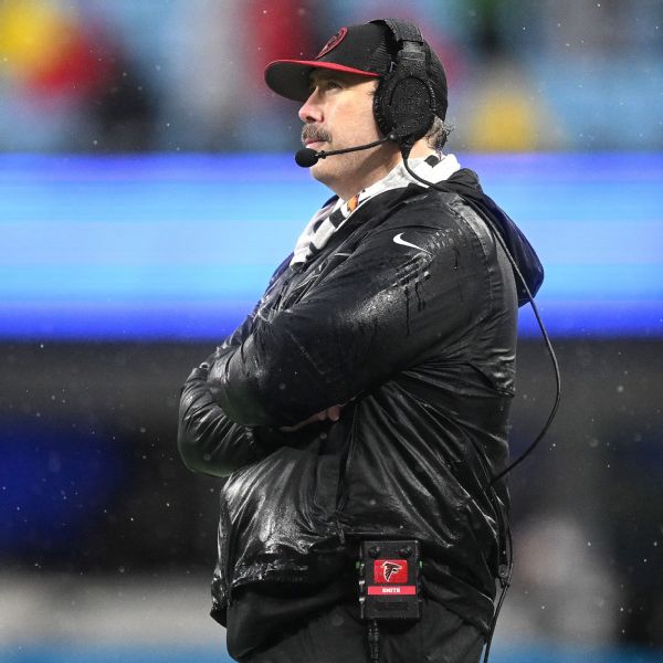 Falcons fire Smith after another playoff-less year