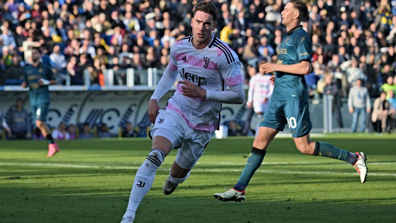 Late Vlahović goal sees Juve beat Frosinone 2-1