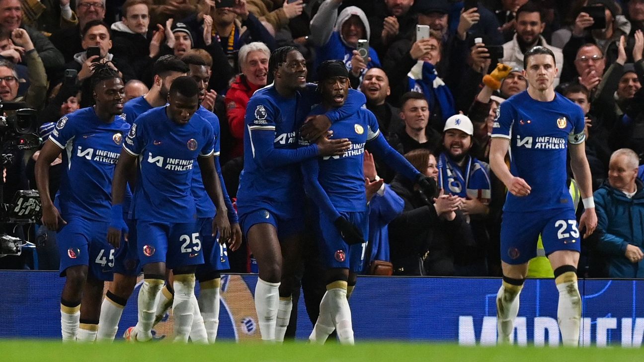 VAR hands Chelsea late pen in win over Palace