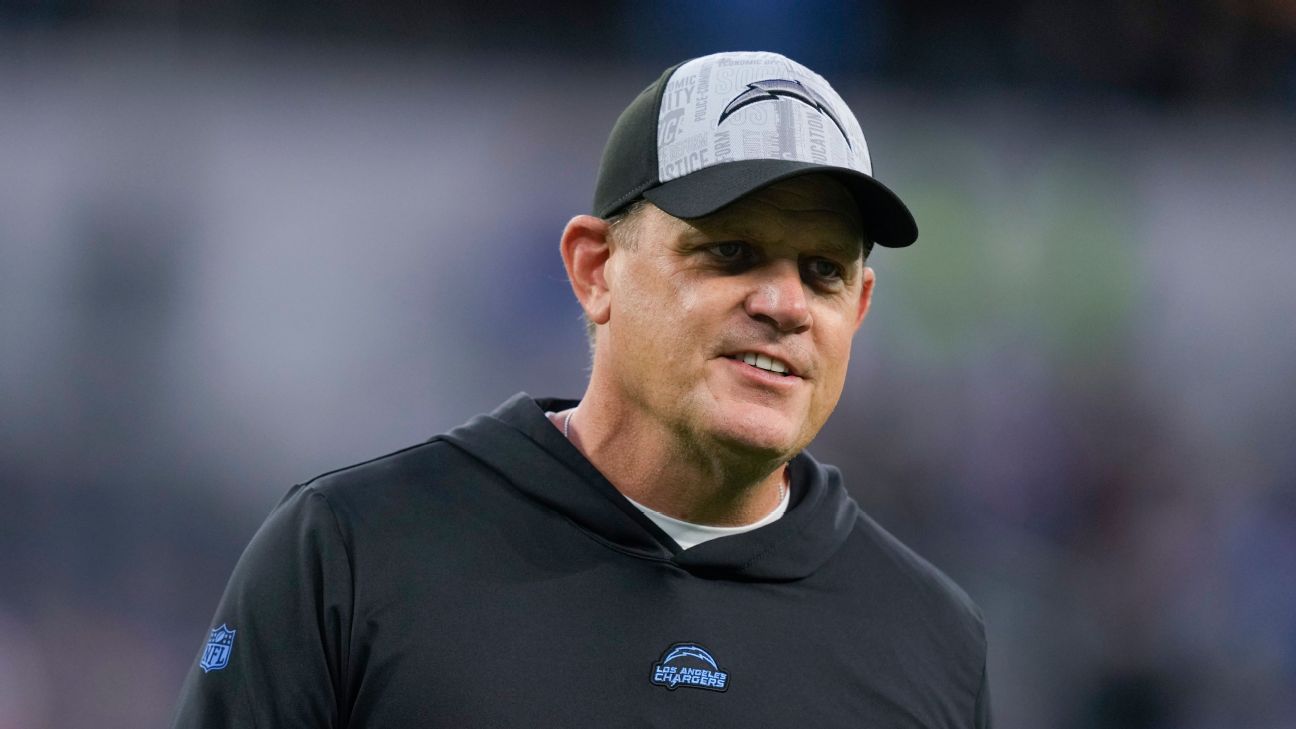 How interim coach Giff Smith won over the Chargers locker room - ABC30