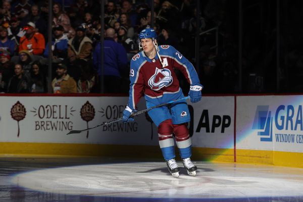 MacKinnon hits 100 points on season in Avs win