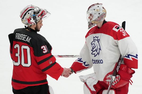 U.S. into world junior hockey semis; Canada out