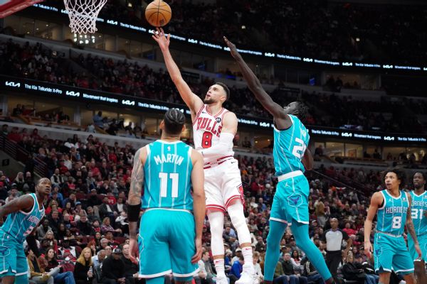 LaVine eases his way back, scores 11 in return