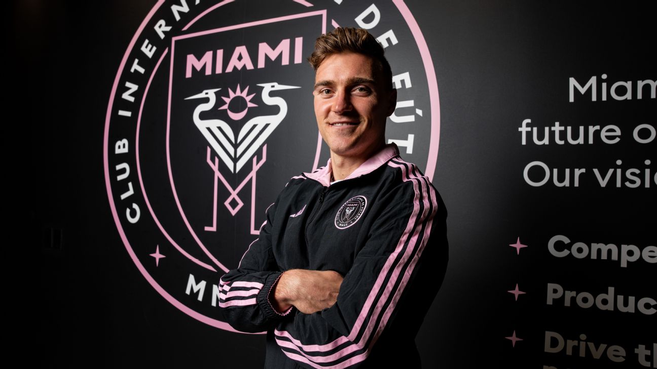 Miami signs U.S. int'l, MLS Cup winner Gressel