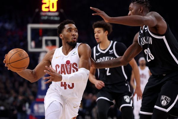 Mitchell scores 45 in Paris, eyes return for Games