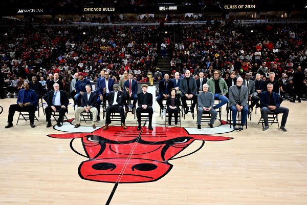 Bulls hail 1st Ring of Honor class; boos for Krause www.espn.com – TOP