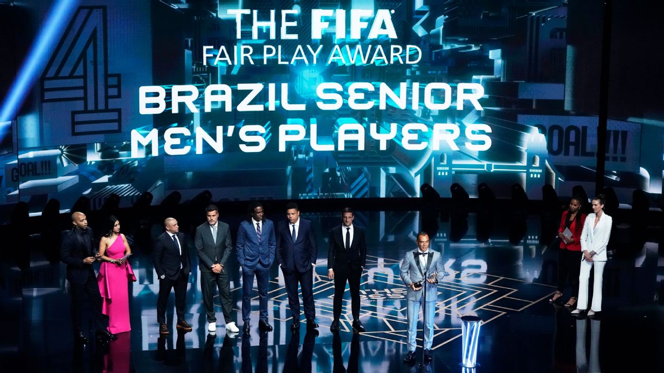 Seleção brasileira recebe prêmio Fair Play por luta contra o racismo - ESPN