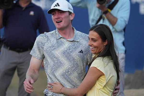 Dunlap third straight long shot to win tournament